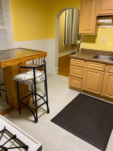 Cozy home 3 BR 5 beds private yard in Cincinnati, USA