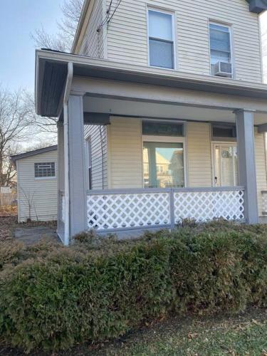 Cozy home 3 BR 5 beds private yard in Cincinnati, USA