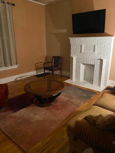 Cozy home 3 BR 5 beds private yard in Cincinnati, USA
