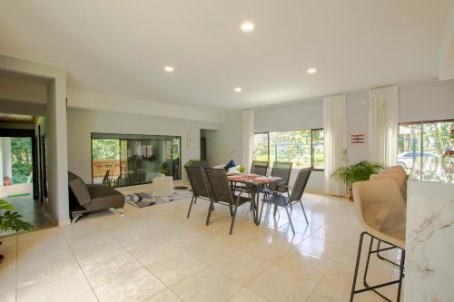 River Paradise Villa With Private Jacuzzi, Fortuna (photo 4)