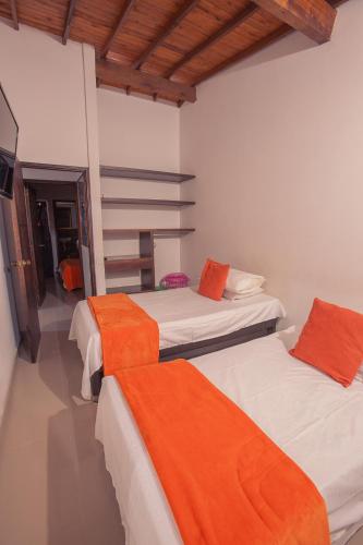 Twin Room with Bathroom image 10