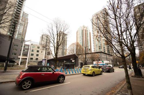 Heart of Downtown King Suite/Parkng/Pool/Gym/Sauna - image 3