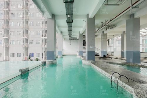 Swimming pool, RedLiving Apartemen Easton Park Jatinangor - Rajes Room in Cibiru