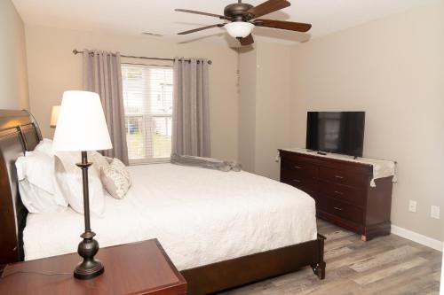 Beautiful spacious 4 bedroom house , sleeps 8+ in Raleigh, USA