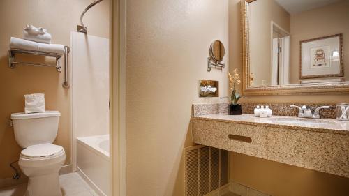 Best Western Plus Heritage Inn - image 3