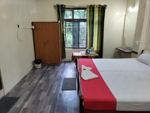 Guestroom, Live Inn Guest House in Police Bazar