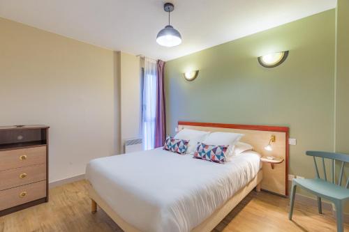 2 bedrooms, 4 beds