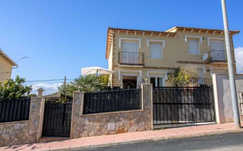 Casa adosada con piscina - Aralar ALBERT VILLAS