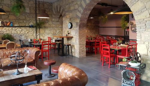 ห้องส่วนกลางสำหรับนั่งเล่น/ดูทีวี, อาเล็กซ์ รูม แอนด์ ฟู้ด (Halex room&food) in เนตตูโน