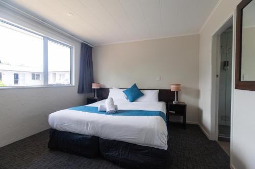 One-Bedroom Apartment image 2