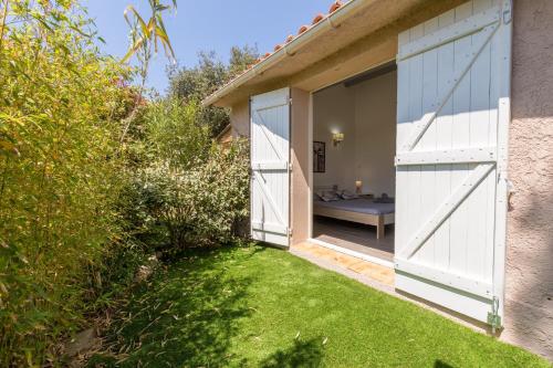 La Félyvonne villa familiale confortable avec sa grande terrasse ombragée et sa vue dégagée sur mer - image 4