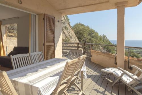 2 bedrooms, 4 beds