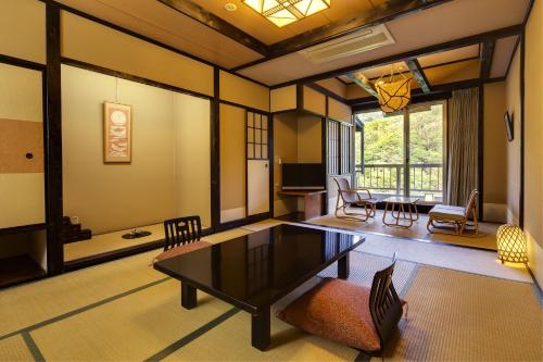 Japanese-Style Family Room with Open-Air Bath - Smoking