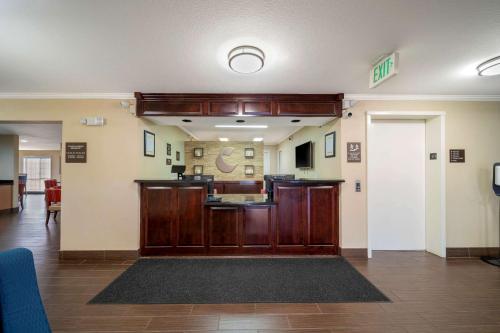 Comfort Suites Red Bluff near I-5