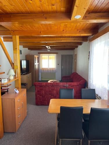 Koplietošanas atpūtas telpa ar TV, Apartmán Králiky (Apartman Kraliky) in Tajov