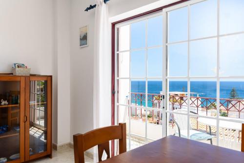  Top Floor Ocean View Apartment – Near Beach Luz in Luz