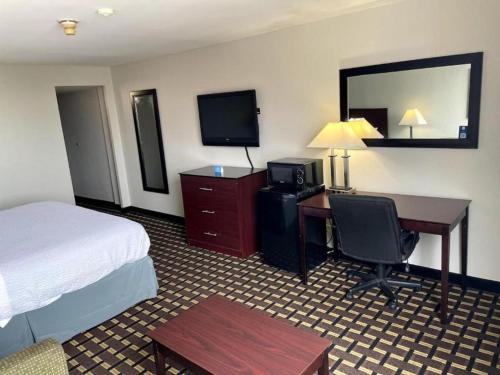 Days Inn by Wyndham Fort Wright Cincinnati Area - image 3