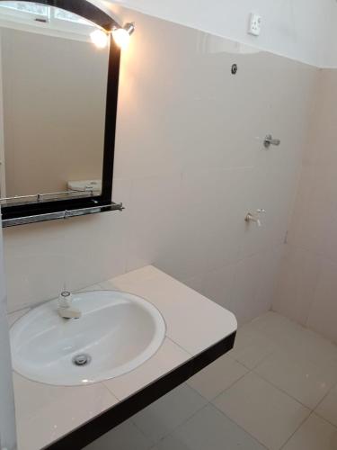 Happy Stay Holiday Inn - image 3