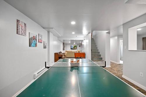 Newly Renovated! GAME ROOM! Private Bathrooms in Tobyhanna, USA