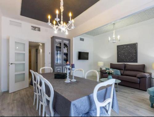 Near FCB STADIUM UP TO 8 One car free parking, Barcelona