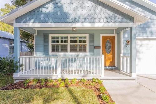 Modern, Upscale, and New Blue Bungalow in the heart of Downtown St Augustine