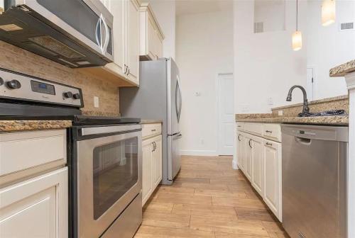 Modern, Upscale, and New Blue Bungalow in the heart of Downtown St Augustine, St. Augustine (photo 9)