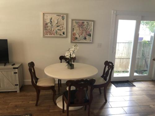 Modern, Upscale, and New Blue Bungalow in the heart of Downtown St Augustine, St. Augustine (photo 8)