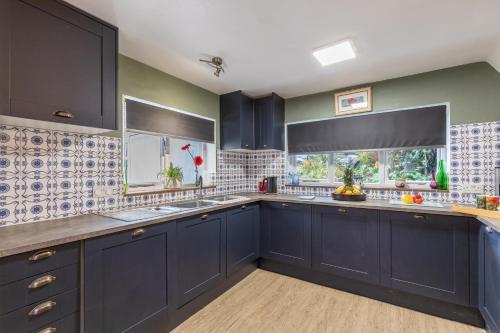 Cocina, Historic Spacious Central 6 BR Town House Uckfield Sussex in Uckfield