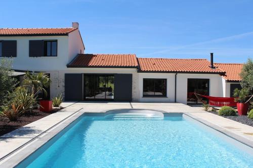 Villa grand standing avec piscine proche Nantes gîte à louer La Chapelle-Heulin