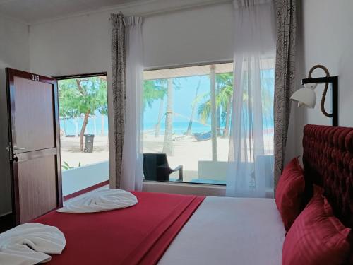 French garden Pragash Beach Hotel in ترينكومالي