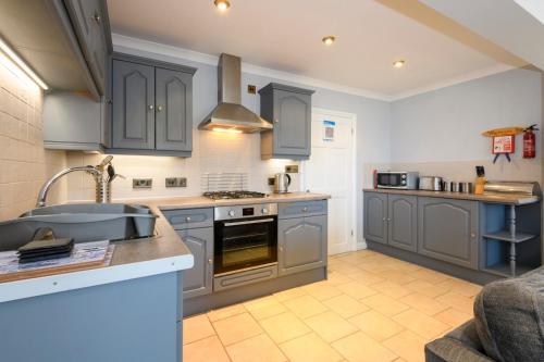 Beachcombers Apartments - image 12