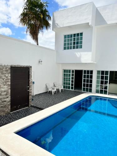 Magnífica casa con alberca privada a 10 min del mar