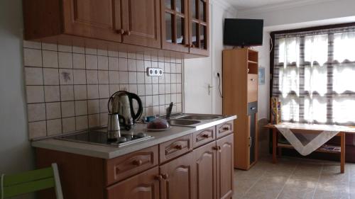 Cseresznyés apartman (Cseresznyes apartman) in Balatonalmádi