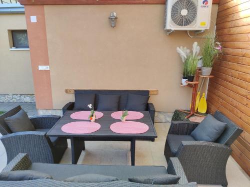 Cseresznyés apartman (Cseresznyes apartman) in Balatonalmádi