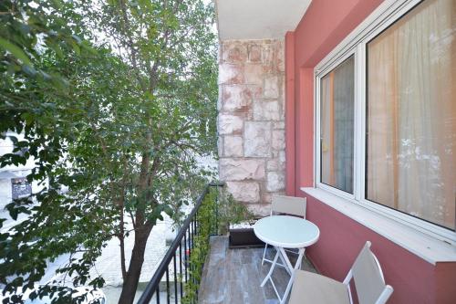 Old Kotor apartment in Skaljari