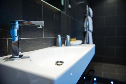 Holt Lodge Hotel - image 11