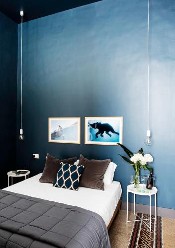 1 queen bed, 1 sofa bed