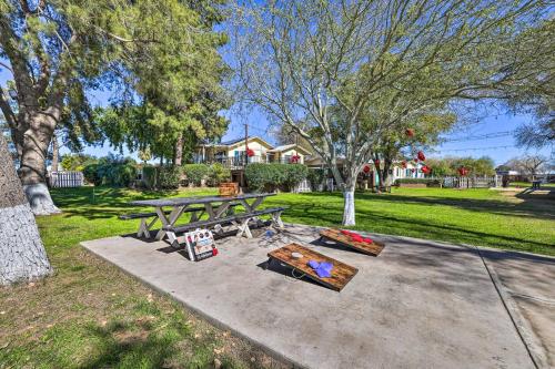 1-Acre Farmhouse - 2 Miles to Phoenix Raceway - image 11