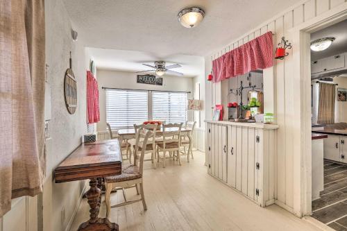 1-Acre Farmhouse - 2 Miles to Phoenix Raceway - image 9