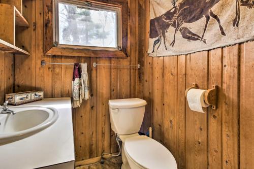 Charming Stop Island Cabin with Boat Dock and Beach!