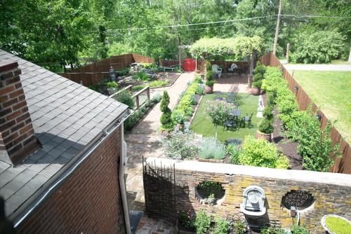 tuin, Grand Victorian Manor & Cottage in Boonville