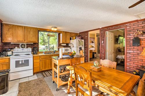Cozy Waterfront Cottage with Deck on White River! in Cotter, USA