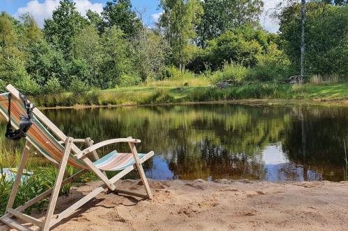 Himlakull B&B. Near the forest with swimming pond.