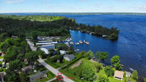 Family Relaxation Place for 2-13 People - 4 Lakeview Cottages with Real Sandy Swimming Beach, Dock, Boats, Firepits, Recreation Room - Fenelon Falls