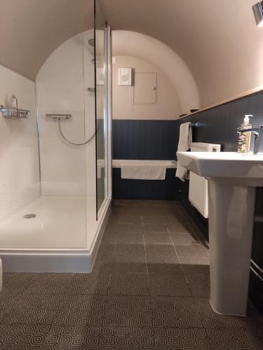 Beautiful quiet room in the heart of Holmfirth
