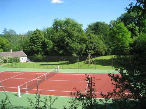 Très belle propriété avec tennis à 1h de Paris