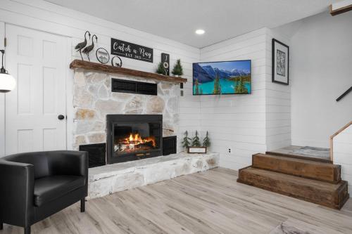 Lakefront Getaway by Michigan Waterfront Luxury Properties in Rothbury, USA