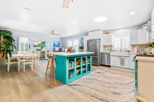 Sandy Beach Retreat in Oceanside, USA