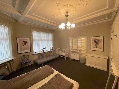 Cozy 4-Bedroom Apartment Aalborg in Ogadekvarteret