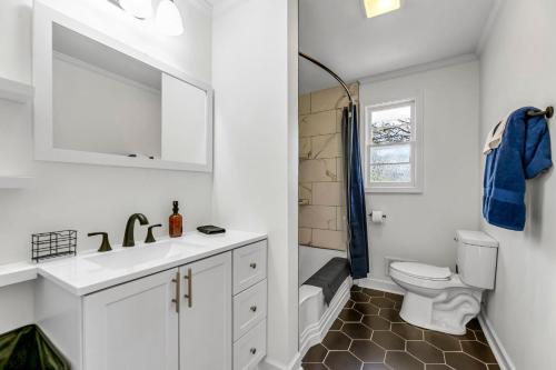 Fully Renovated In Buena Vista Near WFU & Downtown in Winston-Salem, USA